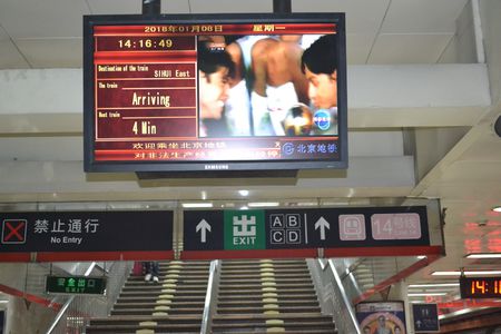 地铁站厅广告-地铁收支口广告-地铁墙贴广告价钱-地铁广告-威客电竞