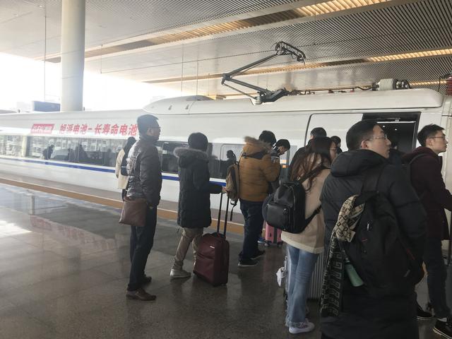 营销推荐：大品牌都在抢占高铁广告，，，，，，华为、格力、旭派、公共？？？？
